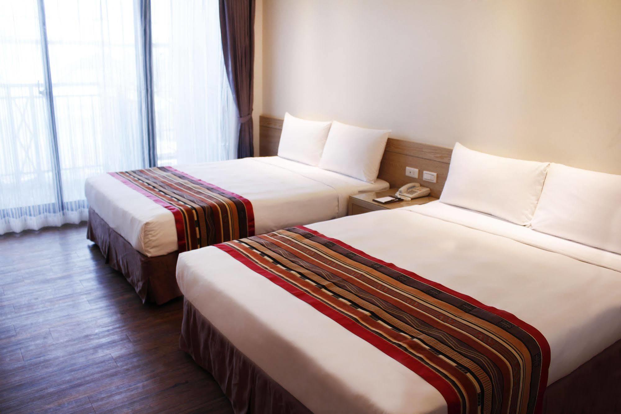 Naruwan Galaxy Hotel T'ai-tung Esterno foto