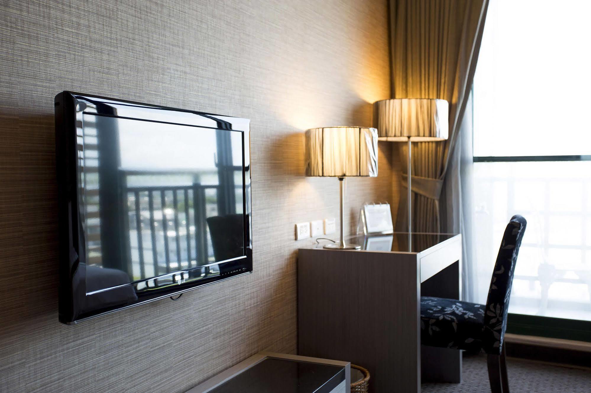 Naruwan Galaxy Hotel T'ai-tung Esterno foto