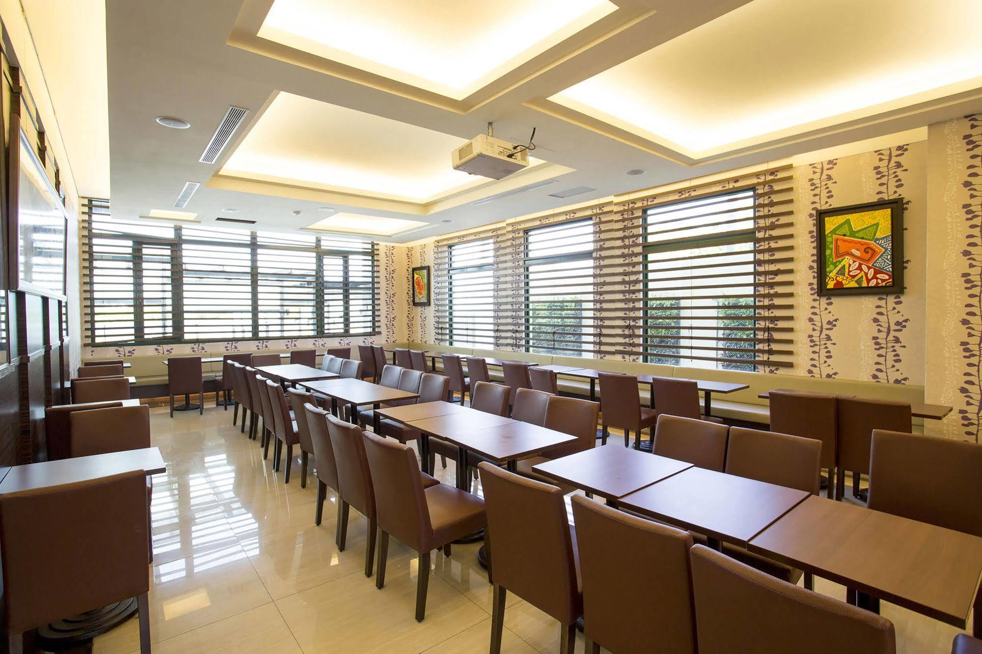 Naruwan Galaxy Hotel T'ai-tung Esterno foto