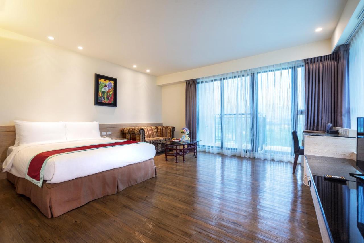 Naruwan Galaxy Hotel T'ai-tung Esterno foto