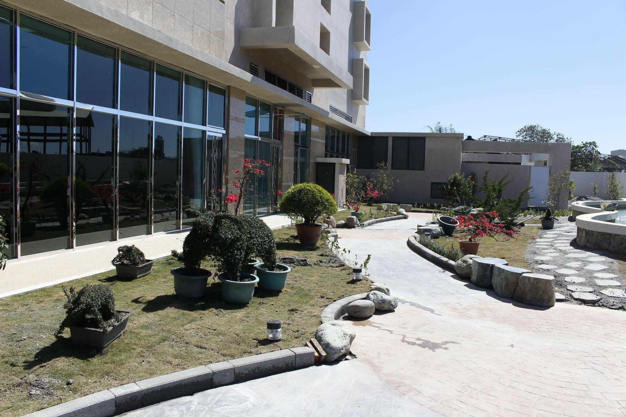 Naruwan Galaxy Hotel T'ai-tung Esterno foto